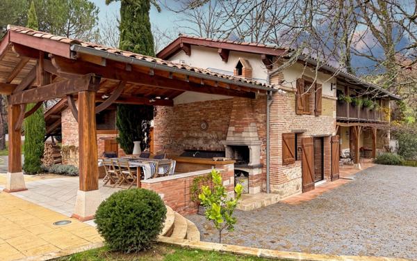 Maison à vendre    6 pièces • 220,45 m2 Moissac
