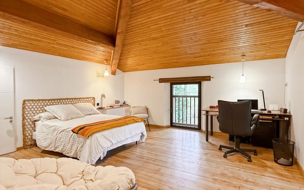 Maison à vendre    6 pièces • 220,45 m2 Moissac