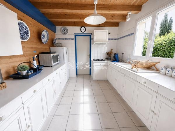 Maison familiale avec beaux volumes et dépendance
