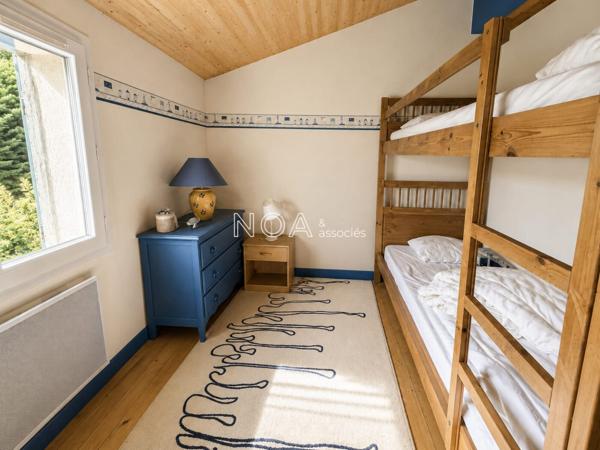 Maison familiale avec beaux volumes et dépendance