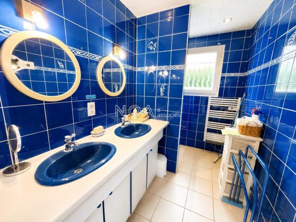 Maison familiale avec beaux volumes et dépendance