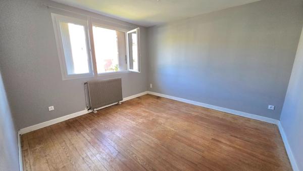 Maison individuelle de quasi plain-pied 60 m², garage et grand jardin proche commerces et commodités