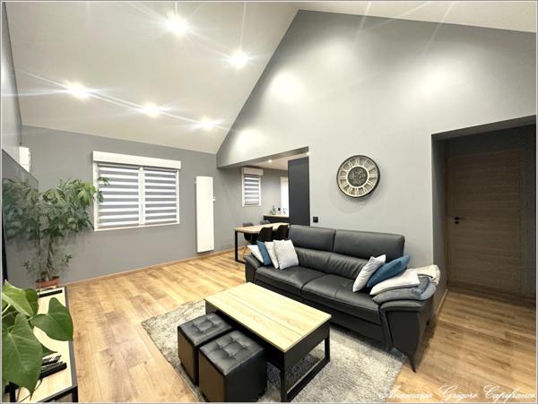 Courville-Sur-Eure, maison de plain pied, renovée entierement - 2 ( possibilité d'une 3eme) chambres, terrain clos de 2428 m²