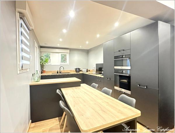 Courville-Sur-Eure, maison de plain pied, renovée entierement - 2 ( possibilité d'une 3eme) chambres, terrain clos de 2428 m²