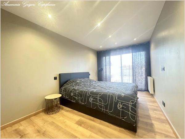 Courville-Sur-Eure, maison de plain pied, renovée entierement - 2 ( possibilité d'une 3eme) chambres, terrain clos de 2428 m²