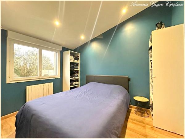 Courville-Sur-Eure, maison de plain pied, renovée entierement - 2 ( possibilité d'une 3eme) chambres, terrain clos de 2428 m²