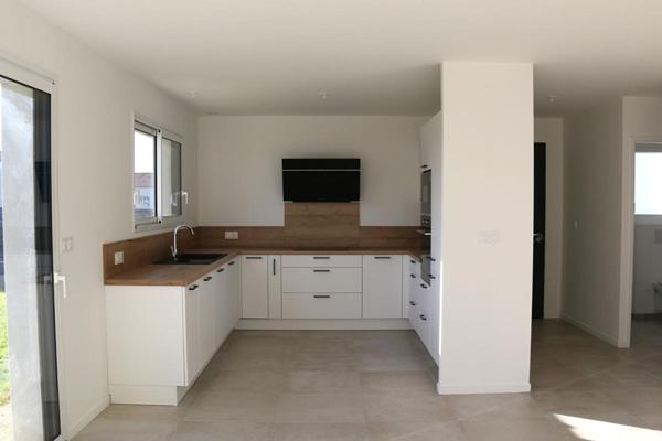 Habitation de plain pied   139.42m²    456000 FAI