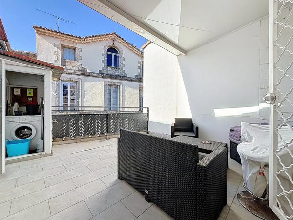 Immeuble à vendre MONTPELLIER (34) 254 m2 au sol -Comprenant un T1bis loué - un T3 libre - une remise de 100 m2 libre - un local commun