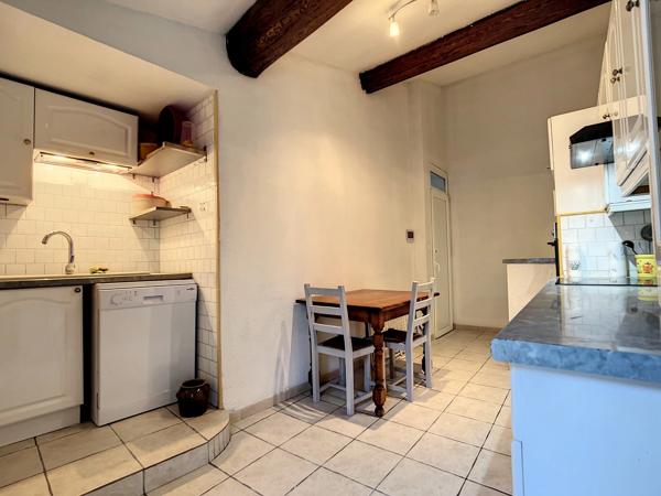 Immeuble à vendre MONTPELLIER (34) 254 m2 au sol -Comprenant un T1bis loué - un T3 libre - une remise de 100 m2 libre - un local commun