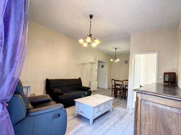 Immeuble à vendre MONTPELLIER (34) 254 m2 au sol -Comprenant un T1bis loué - un T3 libre - une remise de 100 m2 libre - un local commun