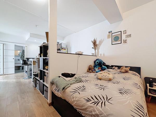 Immeuble à vendre MONTPELLIER (34) 254 m2 au sol -Comprenant un T1bis loué - un T3 libre - une remise de 100 m2 libre - un local commun