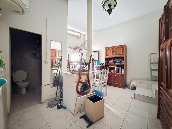 Immeuble à vendre MONTPELLIER (34) 254 m2 au sol -Comprenant un T1bis loué - un T3 libre - une remise de 100 m2 libre - un local commun