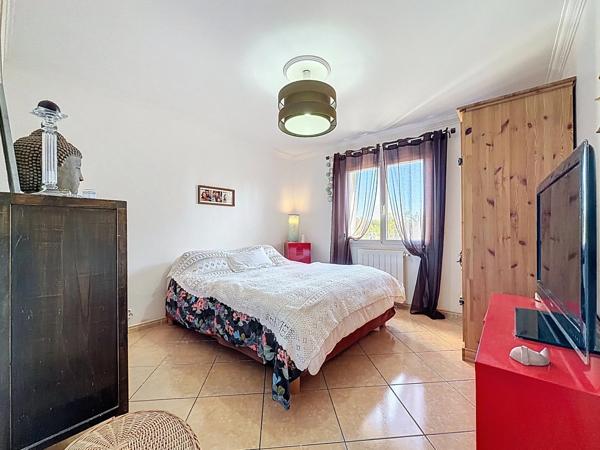 Maison à vendre 7 pièces 166 m2 JUVIGNAC (34) FONTCAUDE - Terrasse / Piscine - Double garage + Sous sol 121 m2 - Terrain clos