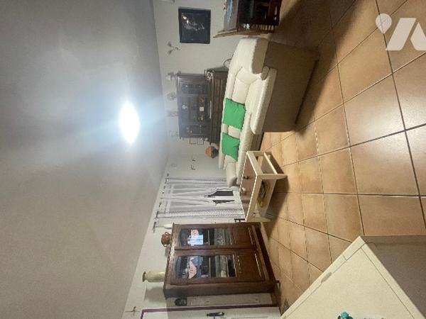 Dans un quartier calme,  villa de plain-pied d'une surface habitable de 95m².
Terrain  602m²