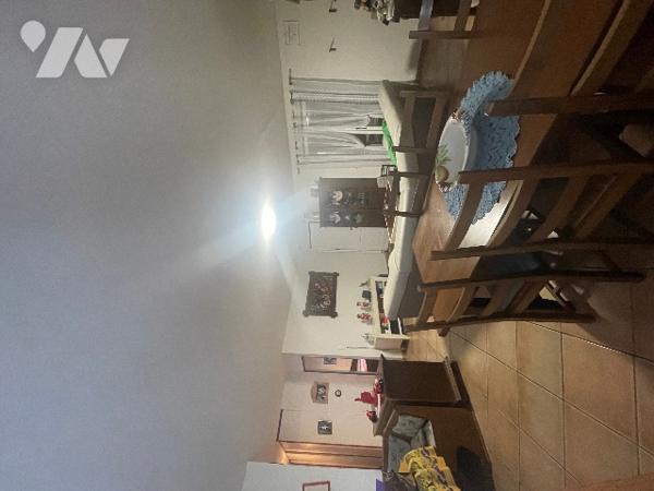 Dans un quartier calme,  villa de plain-pied d'une surface habitable de 95m².
Terrain  602m²