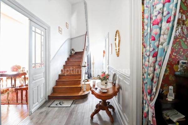 Maison Familiale de Caractère de 265 m² - 10 pièces - 5 chambres - 1 Garage - terrain 1617 m² - MAGNAC LAVAL (87)