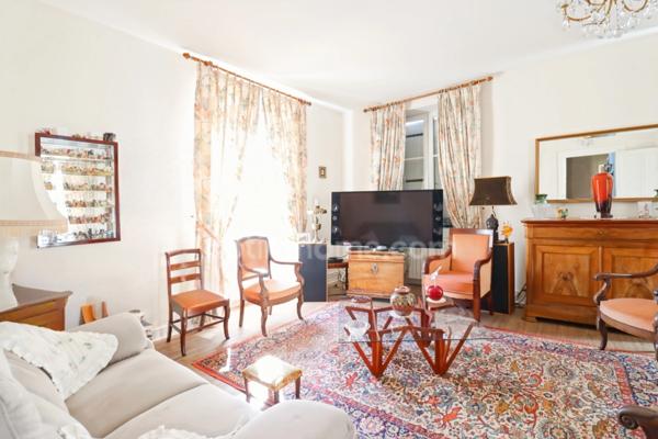 Maison Familiale de Caractère de 265 m² - 10 pièces - 5 chambres - 1 Garage - terrain 1617 m² - MAGNAC LAVAL (87)