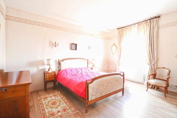 Maison Familiale de Caractère de 265 m² - 10 pièces - 5 chambres - 1 Garage - terrain 1617 m² - MAGNAC LAVAL (87)