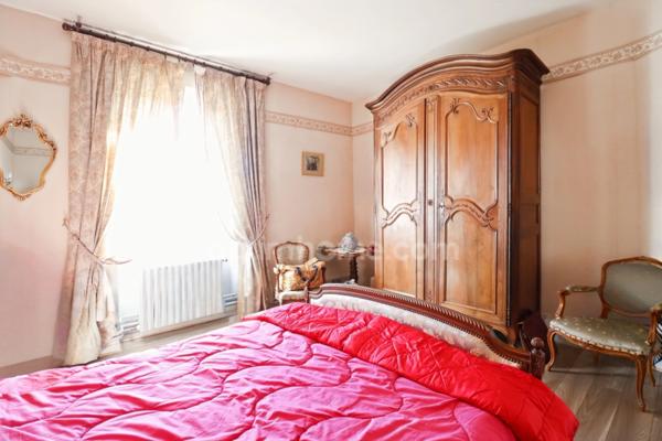 Maison Familiale de Caractère de 265 m² - 10 pièces - 5 chambres - 1 Garage - terrain 1617 m² - MAGNAC LAVAL (87)