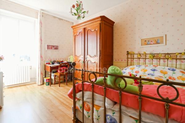 Maison Familiale de Caractère de 265 m² - 10 pièces - 5 chambres - 1 Garage - terrain 1617 m² - MAGNAC LAVAL (87)