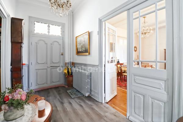 Maison Familiale de Caractère de 265 m² - 10 pièces - 5 chambres - 1 Garage - terrain 1617 m² - MAGNAC LAVAL (87)