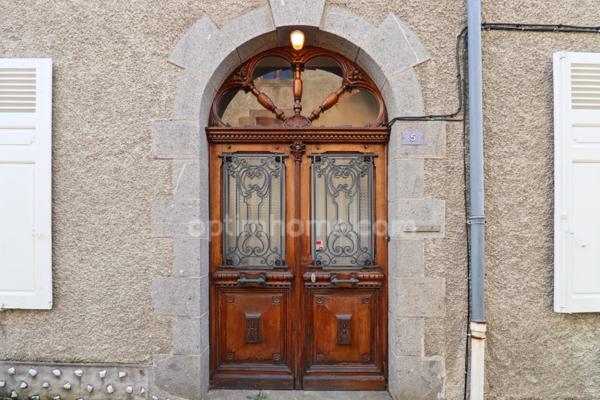 Maison Familiale de Caractère de 265 m² - 10 pièces - 5 chambres - 1 Garage - terrain 1617 m² - MAGNAC LAVAL (87)