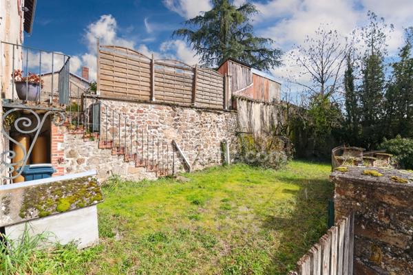 Maison Familiale de Caractère de 265 m² - 10 pièces - 5 chambres - 1 Garage - terrain 1617 m² - MAGNAC LAVAL (87)
