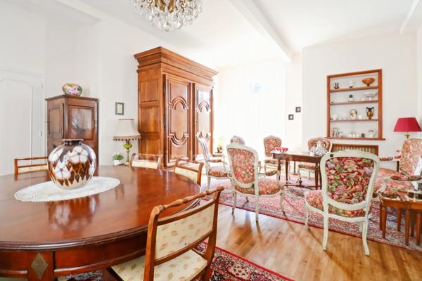 Maison Familiale de Caractère de 265 m² - 10 pièces - 5 chambres - 1 Garage - terrain 1617 m² - MAGNAC LAVAL (87)