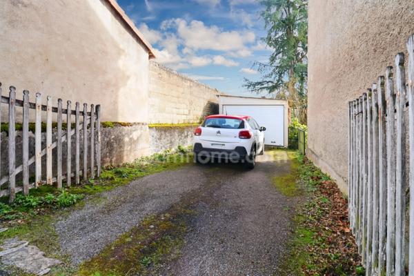 Maison Familiale de Caractère de 265 m² - 10 pièces - 5 chambres - 1 Garage - terrain 1617 m² - MAGNAC LAVAL (87)