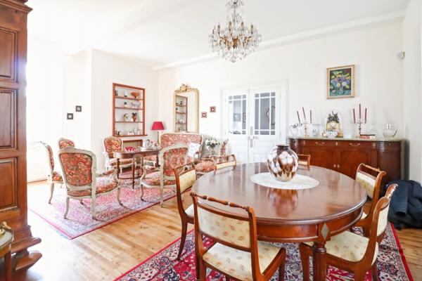 Maison Familiale de Caractère de 265 m² - 10 pièces - 5 chambres - 1 Garage - terrain 1617 m² - MAGNAC LAVAL (87)