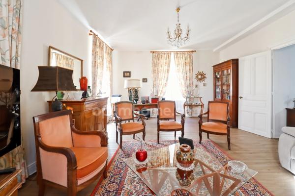 Maison Familiale de Caractère de 265 m² - 10 pièces - 5 chambres - 1 Garage - terrain 1617 m² - MAGNAC LAVAL (87)