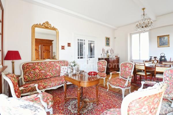 Maison Familiale de Caractère de 265 m² - 10 pièces - 5 chambres - 1 Garage - terrain 1617 m² - MAGNAC LAVAL (87)