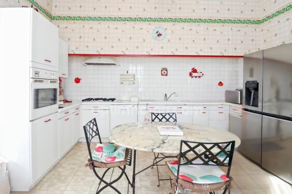 Maison Familiale de Caractère de 265 m² - 10 pièces - 5 chambres - 1 Garage - terrain 1617 m² - MAGNAC LAVAL (87)