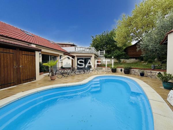 Superbe maison sur les côteaux avec piscine et jolie vue sur les vignes