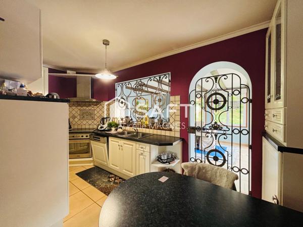 Superbe maison sur les côteaux avec piscine et jolie vue sur les vignes