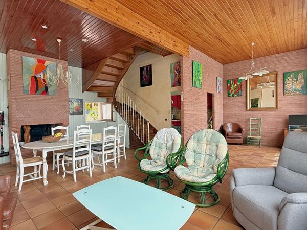 Maison de ville avec extérieur, garage et atelier ? Nérac centre