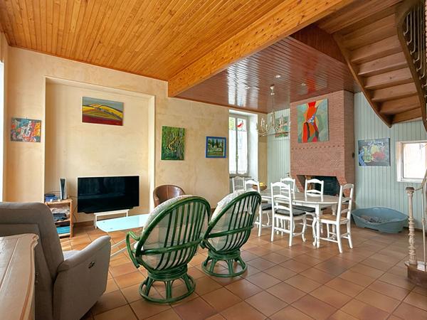 Maison de ville avec extérieur, garage et atelier ? Nérac centre