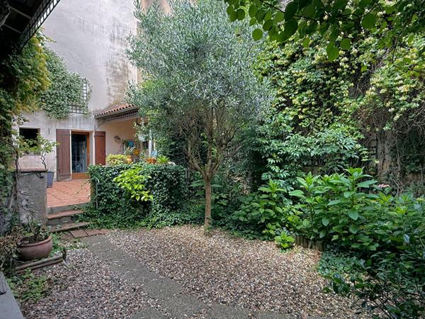 Maison de ville avec extérieur, garage et atelier ? Nérac centre