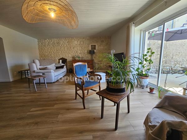 Maison charentaise de 232 m², 6 chambres, un bureau, piscine et un garage de 90 m² LINARS (16)