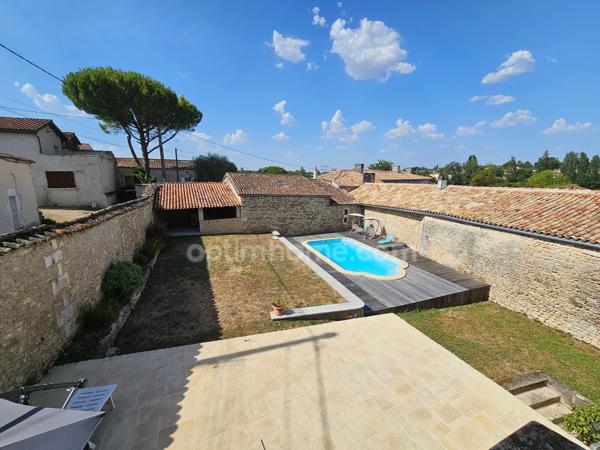 Maison charentaise de 232 m², 6 chambres, un bureau, piscine et un garage de 90 m² LINARS (16)