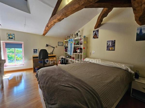Maison charentaise de 232 m², 6 chambres, un bureau, piscine et un garage de 90 m² LINARS (16)