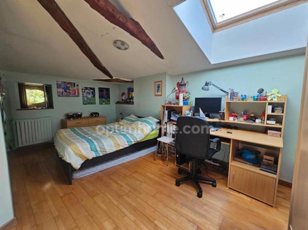 Maison charentaise de 232 m², 6 chambres, un bureau, piscine et un garage de 90 m² LINARS (16)