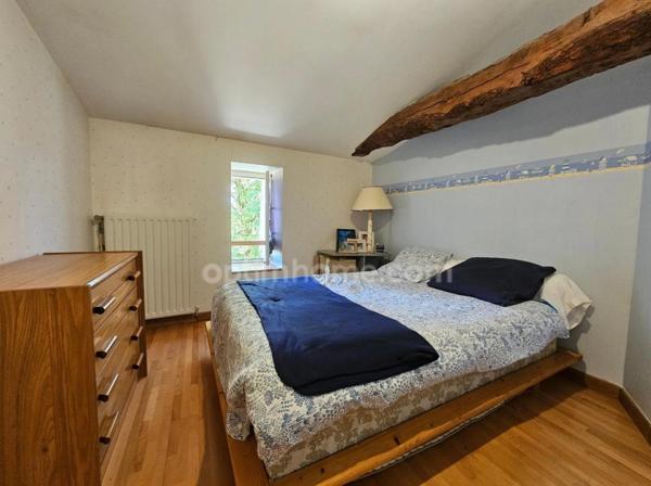 Maison charentaise de 232 m², 6 chambres, un bureau, piscine et un garage de 90 m² LINARS (16)