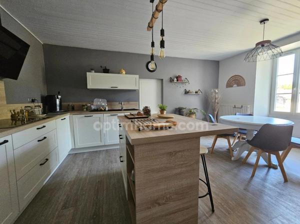 Maison charentaise de 232 m², 6 chambres, un bureau, piscine et un garage de 90 m² LINARS (16)