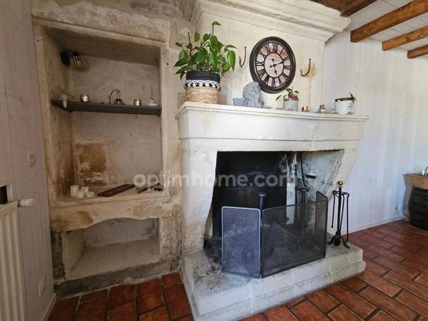 Maison charentaise de 232 m², 6 chambres, un bureau, piscine et un garage de 90 m² LINARS (16)