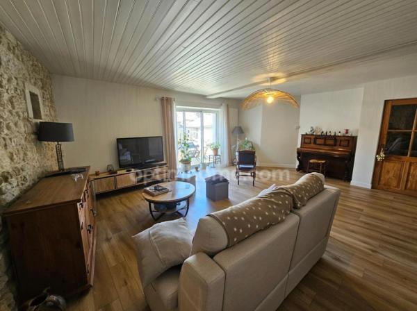 Maison charentaise de 232 m², 6 chambres, un bureau, piscine et un garage de 90 m² LINARS (16)