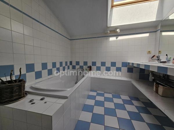 Maison charentaise de 232 m², 6 chambres, un bureau, piscine et un garage de 90 m² LINARS (16)