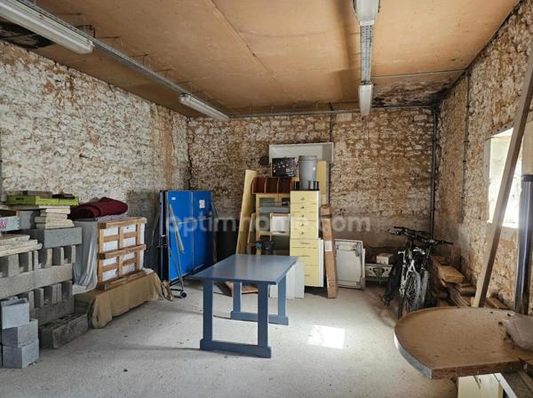 Maison charentaise de 232 m², 6 chambres, un bureau, piscine et un garage de 90 m² LINARS (16)