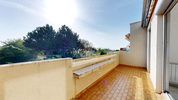 NICE OUEST - RAOUL DUFY : VASTE 4/5 PIÈCES TRAVERSANT AVEC 2 TERRASSES VUE DÉGAGÉE ET APERÇU MER