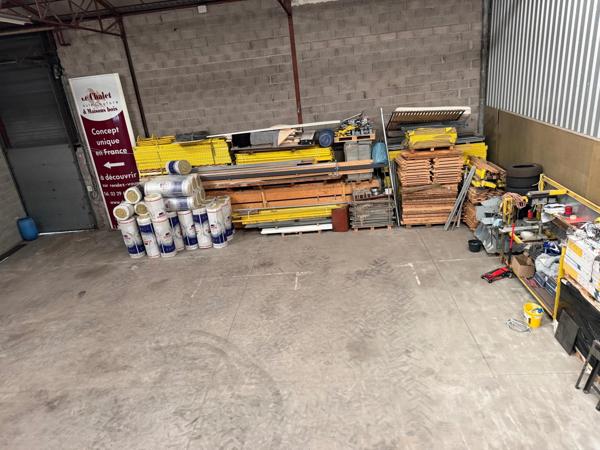 Local commercial  avec bureaux et appartement.